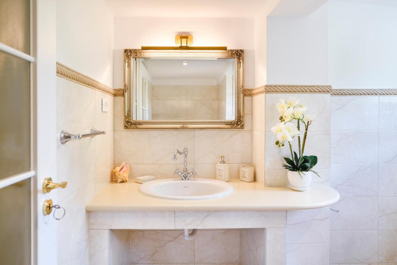 Amazing Pied-A-Terre On The Adriatic Coast Apartment Изола Екстериор снимка